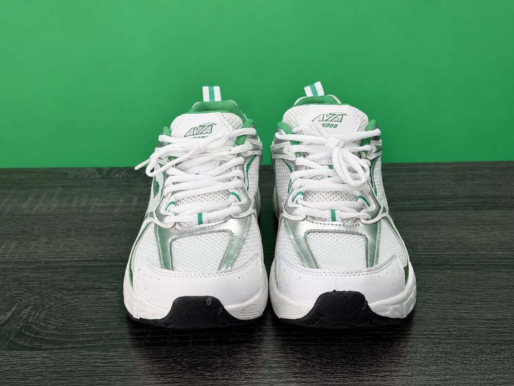 Avia 5000 Women's White And Green Sneakers Size 9